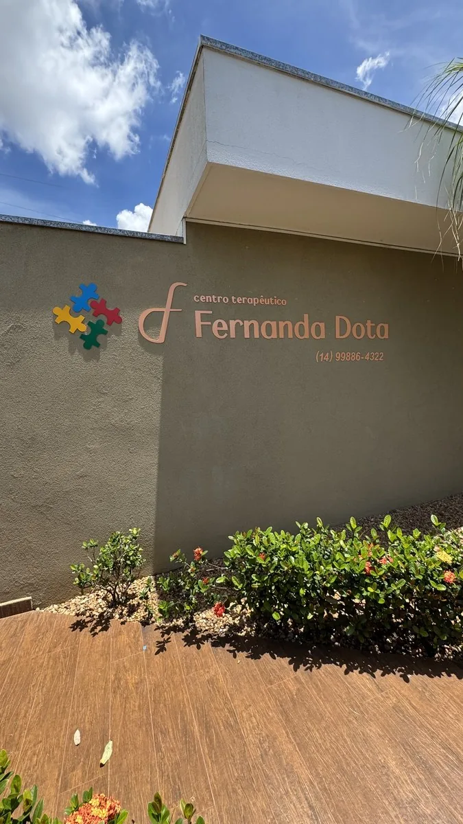 Fachada com letras aplicadas instalada pela DYMTRA em Bauru