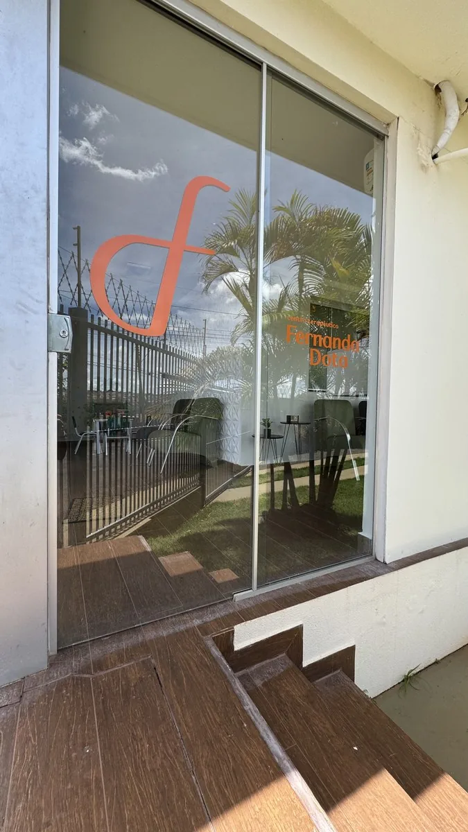 Adesivagem de porta de vidro em Bauru