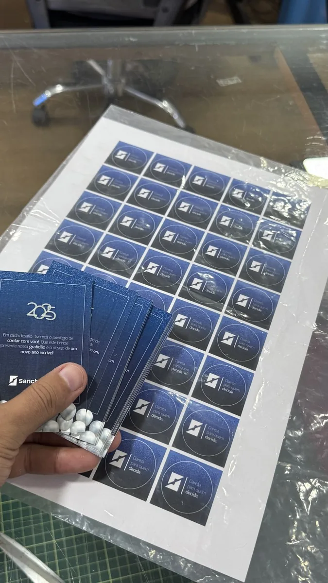 Impressão de brindes e adesivos